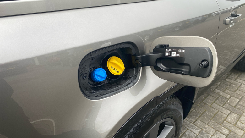 Land Rover Defender 3.0 D350 X-Dynamic HSE 90 3dr Auto Diesel Estate